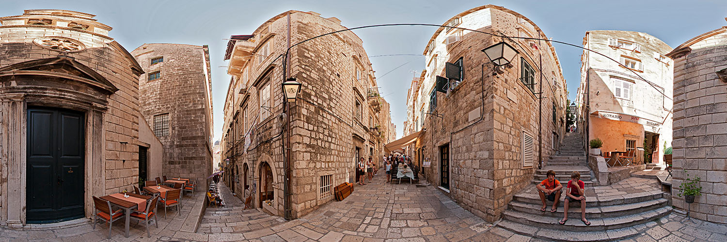 eine typische Altstadtgasse in Dubrovnik