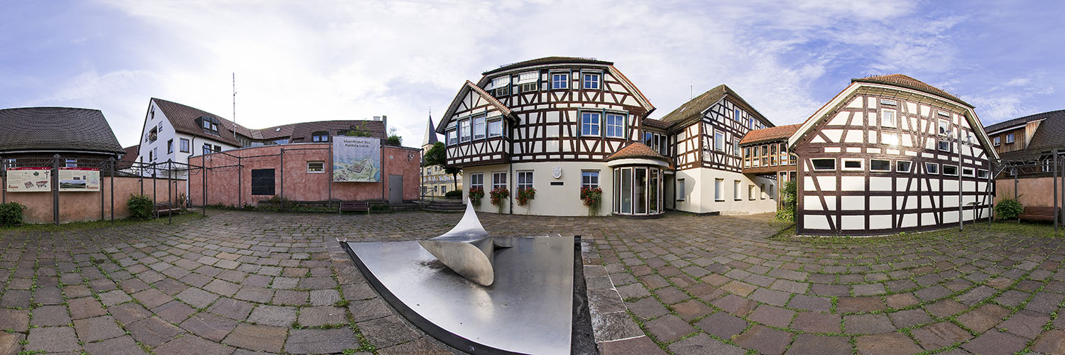 360°-Panorama in Lorch auf dem Oriaplatz vor dem Rathaus